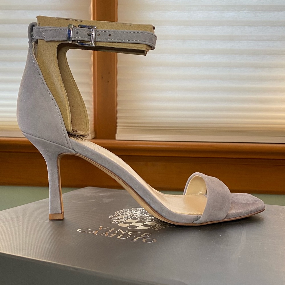 VINCE CAMUTO Enella Ankle Strap Sandal in Grey size 6.5
